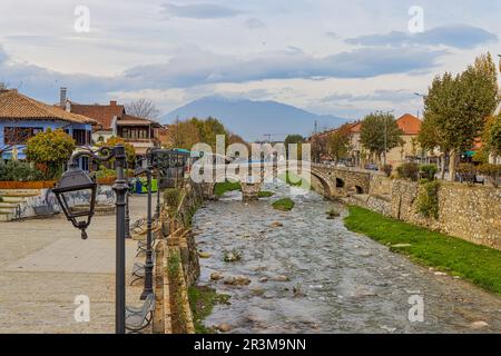 Prizren Old Stone Bridge sul fiume Bistrica in Kosovo Foto Stock