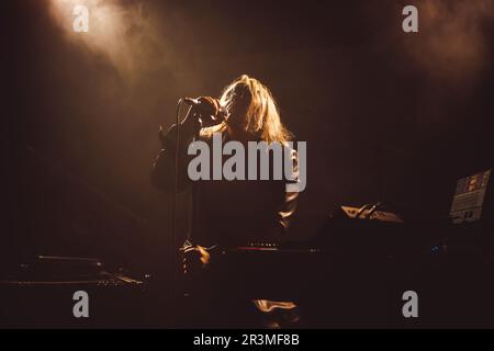 Tilburg, Paesi Bassi. 22nd, aprile 2023. Il musicista e compositore francese Sierra si esibisce in un concerto dal vivo durante il festival di musica olandese Roadburn Festival 2023 a Tilburg. (Photo credit: Gonzales Photo - Peter Troest). Foto Stock