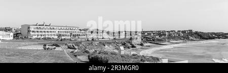 Arniston, Sud Africa - 22 settembre 2022: Vista dell'Arniston Hotel, storica cittadina di pescatori Kassiesbaai e il porto di Arniston, in Occidente Foto Stock