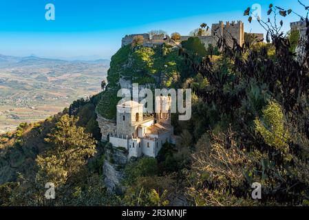 Toretta Pepoli e Castello di Venere nel centro storico di Erice in Sicilia Foto Stock