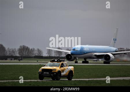 KLM Boeing 777 decollo del Polderbaan Foto Stock