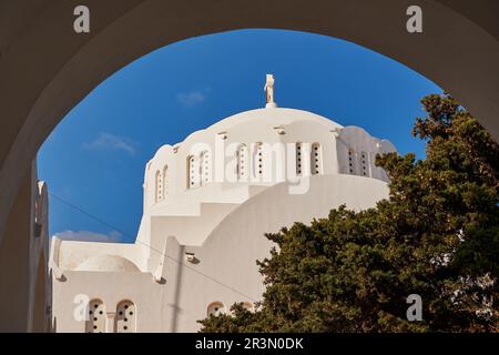 Cattedrale Metropolitana Ortodossa Torre o Chiesa Candlemas del Signore è la principale chiesa di othodox a Fira, isola di Santorini, Cycl Foto Stock