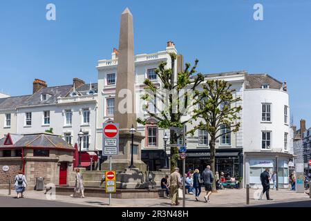 Le Sueur Obelisk Fountain, Broad Street, St Helier, Jersey, Isole del canale Foto Stock