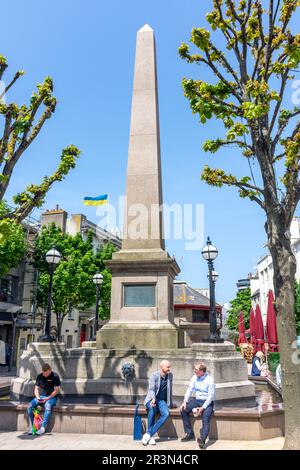 Le Sueur Obelisk Fountain, Broad Street, St Helier, Jersey, Isole del canale Foto Stock