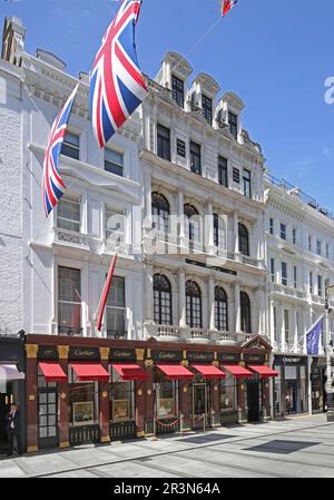 Vista esterna della lussuosa gioielleria Boutique Cartier sulla New Bond Street di Londra, nel cuore del ricco quartiere Mayfair. Foto Stock