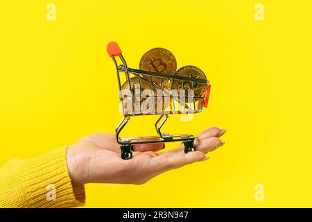 Bitcoins nel carrello Foto Stock