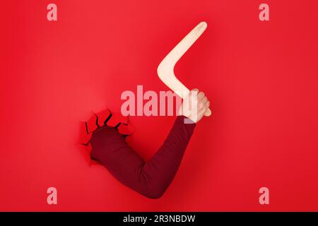 Boomerang in mano Foto Stock