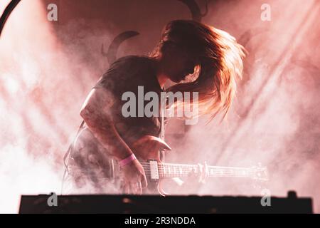 Tilburg, Paesi Bassi. 22nd, aprile 2023. Il progetto musicale francese Mütterlein si esibisce in un concerto dal vivo durante il festival di musica olandese Roadburn Festival 2023 a Tilburg. (Photo credit: Gonzales Photo - Peter Troest). Foto Stock