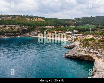 Grecia. Isola di Lefkada. Costa del Mar Ionio. Popolare luogo turistico. Drone. Vista aerea Foto Stock