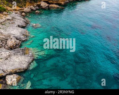 Grecia. Isola di Lefkada. Costa del Mar Ionio. Popolare luogo turistico. Drone. Vista aerea Foto Stock