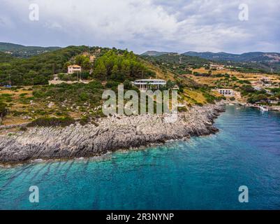 Grecia. Isola di Lefkada. Costa del Mar Ionio. Popolare luogo turistico. Drone. Vista aerea Foto Stock