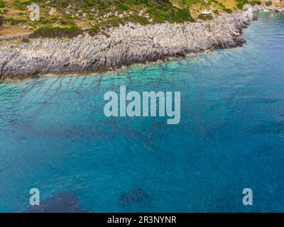Grecia. Isola di Lefkada. Costa del Mar Ionio. Popolare luogo turistico. Drone. Vista aerea Foto Stock