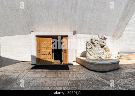 Italia Veneto Longarone - Chiesa Monumentale di Santa Maria Immacolata - architetto Giovanni Michelucci Foto Stock