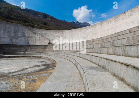 Italia Veneto Longarone - Chiesa Monumentale di Santa Maria Immacolata - architetto Giovanni Michelucci Foto Stock