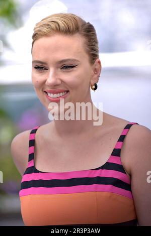 Cannes, Francia. 24th maggio, 2023. CANNES, FRANCIA - 24 MAGGIO: Scarlett Johansson partecipa alla fotocellula 'Asteroid City' al 76th° festival annuale di Cannes al Palais des Festivals il 24 maggio 2023 a Cannes, Francia. Credit: dpa/Alamy Live News Foto Stock