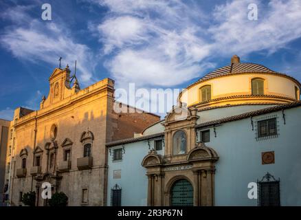 Facciate barocche della parrocchia di San Andrés e della Chiesa di Gesù, sede del Museo delle sculture di Salzillo, entrambi nella città di Murcia Foto Stock
