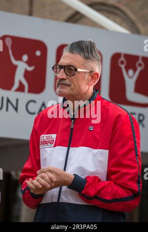 Oltre 500 bambini giocano con le quattro stelle dello sport english: Adriano Panatta, Francesco Graziani, Andrea Lucchetta e Juri Ceci. L'evento è Foto Stock