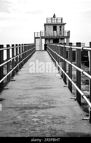 Workington South Pier Lighthouse Workington, Cumbria, Inghilterra Foto Stock