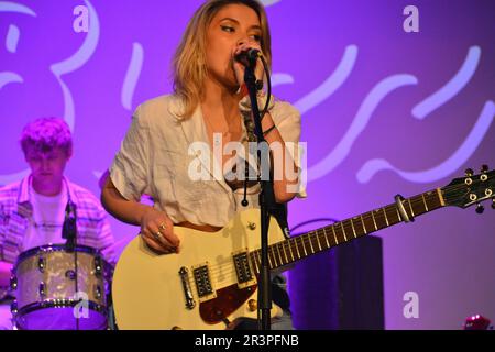 Band indie pop Hunny Buzz in esibizione al Party in the City, Komedia, Bath. REGNO UNITO. 12 maggio 2023. Foto Stock