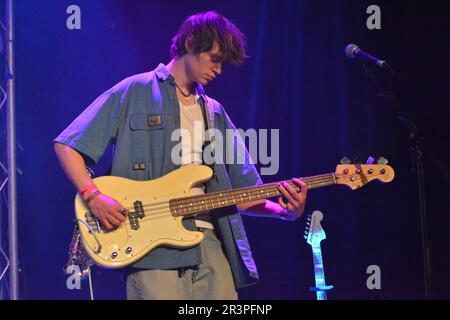 Band indie pop Hunny Buzz in esibizione al Party in the City, Komedia, Bath. REGNO UNITO. 12 maggio 2023. Foto Stock