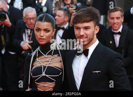 Cannes, Francia, 24th maggio 2023. Pierre Gasly e Kika Gomes arrivano sul tappeto rosso per il film la proiezione di gala Pot-Au-Feu (la Passion De Dodin Bouffant) al Festival del Cinema di Cannes 76th a Cannes, Francia. Credit: Doreen Kennedy/Alamy Live News. Foto Stock