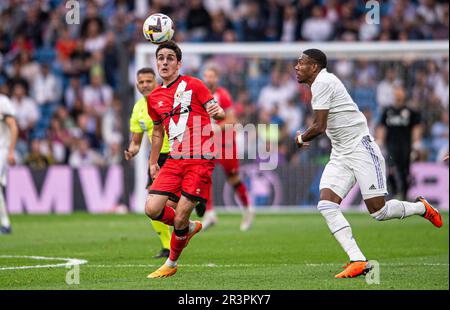 24th maggio 2023; Stadio Santiago Bernabeu, Madrid, Spagna, Calcio spagnolo la Liga, Real Madrid contro Rayo Vallecano; Camello e Alaba Foto Stock