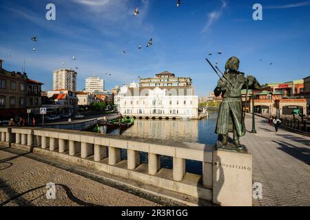 Edificio de la Antigua capitania del puerto, canal Do Cojo, Aveiro, Beira Litoral, Portogallo, Europa. Foto Stock