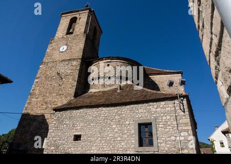 La Iglesia de San Martín de Heche, siglo XIX, valle de Hecho, pirineo aragones,Huesca,Spagna. Foto Stock