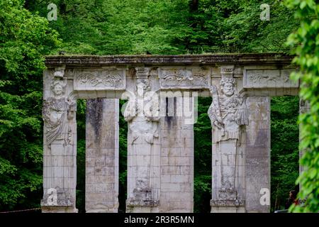 Cariátides de Catalina de Médicis junto al laberinto, Castillo de Chenonceau, siglo XVI, Chenonceaux, Departamento de Indre y Loira,Francia,l'Europa occidentale. Foto Stock