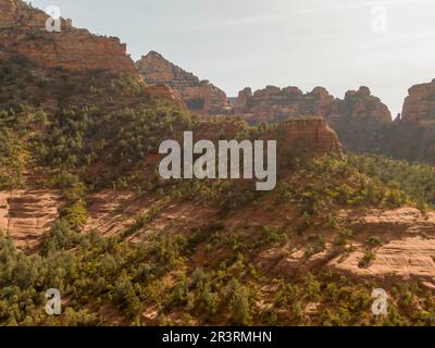 Splendida vista aerea del deserto americano del sud-ovest che mostra grandi formazioni rocciose Foto Stock