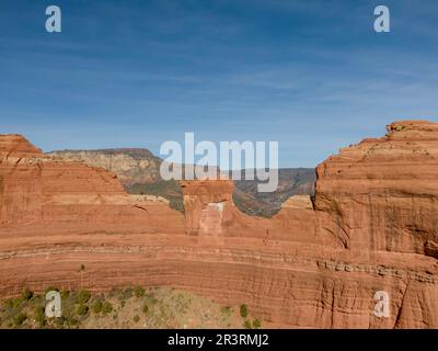 Splendida vista aerea del deserto americano del sud-ovest che mostra grandi formazioni rocciose Foto Stock