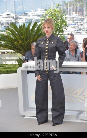 Cannes, Francia. 24th maggio, 2023. Maya Hawke partecipa alla fotocellula 'Asteroid City' al 76th° festival annuale del cinema di Cannes al Palais des Festivals di mercoledì 24 maggio 2023 a Cannes, Francia. Foto di Rocco Spaziani/UPI Credit: UPI/Alamy Live News Foto Stock