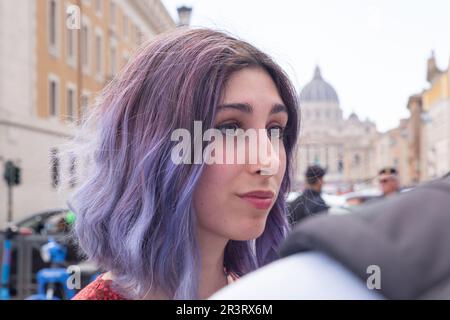 Roma, Italia. 24th maggio, 2023. Ester Goffi, attivista di ''ultima generazione'', durante il sit-in di fronte a Castel Sant'Angelo (Credit Image: © Matteo Nardone/Pacific Press via ZUMA Press Wire) SOLO PER USO EDITORIALE! Non per USO commerciale! Foto Stock