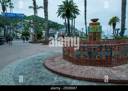 La città di Avalon è il principale centro abitato dell'isola di Catalina, California, USA. Foto Stock