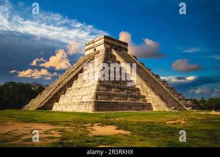 El Castillo, Tempio di Kukulcan, Chichen Itza, Messico Foto Stock