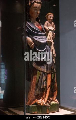 Nostra Signora di Burnao, 14th ° secolo, legno scolpito e policromo, Burnao, Museo Diocesano di Jaca, Huesca, Spagna. Foto Stock