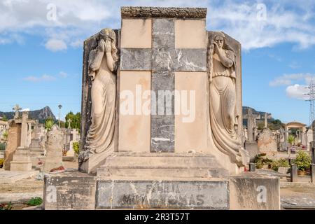 Donna che piange, tomba della famiglia Mut Tomas, cimitero di Llucmajor, Maiorca, Isole Baleari, Spagna. Foto Stock