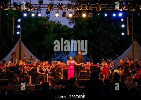 Concha Buika con la Orquesta Sinfónica de las Islas Baleares, Paseo del Born, Palma di Mallorca, Spagna. Foto Stock