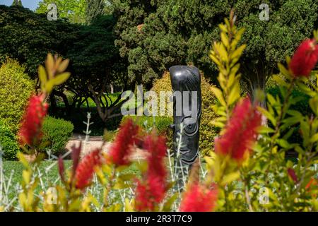 Joan Miró (spagnolo, 18931983), Figura, 1976, bronzo fuso a cera persa, giardino Marivent, Palma, Maiorca. Foto Stock