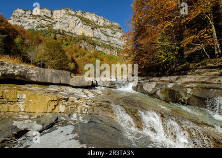 La Ripareta, Cañon de Añisclo, Parque nacional de Ordesa y Monte Perdido, comarca del Sobrarbe, Huesca, Aragón, cordillera de los Pirineos, Spagna. Foto Stock