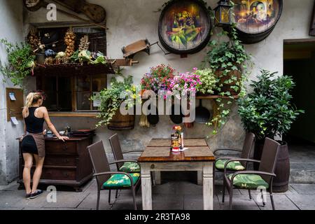 restaurante en el núcleo medievale de Kazimierz, centro Histórico de los judíos ,Cracovia,Polonia, Europa orientale. Foto Stock