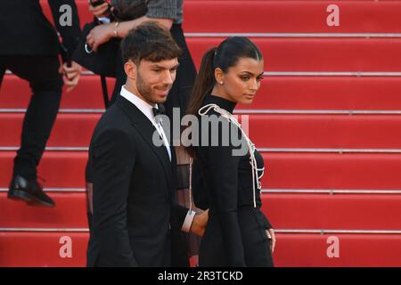 Kika Gomes e Pierre Gasly in arrivo per la proiezione di la Passion De Dodin Bouffant al 76th° Festival di Cannes che si terrà al Palais des Festivals il 24 maggio 2023 a Cannes. Foto di Lionel Urman/ABACAPRESS.COM Foto Stock