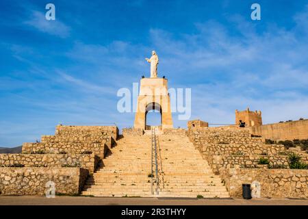 Splendida vista dell'edificio storico, dell'Almeria musulmana, del cerro San Cristobal, set per famosi film come James Bond, Conan il barbaro, Wonder Woman Foto Stock