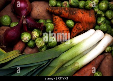 Foto del file datata 23/12/12 di verdure fresche, poichè le diete vegetariane e vegane possono essere collegate a livelli più bassi di colesterolo e grassi nel sangue, un nuovo studio suggerisce. Foto Stock