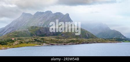 Ranfjorden estate nuvoloso panorama (Norvegia) Foto Stock