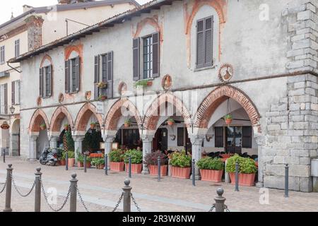 Arona, Piazza del Popolo, Antico Palazzo di Giustizia, Casa del podestÃ , Piemont, Provincia Novara, Italia Foto Stock