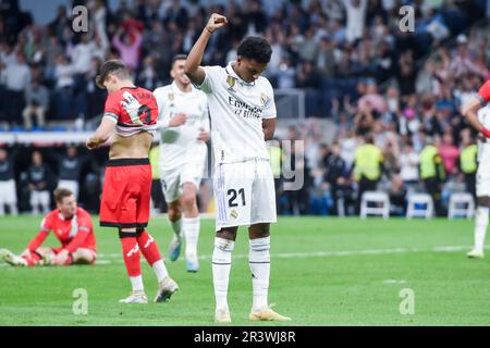 Madrid, Spagna. 24th maggio, 2023. Rodrygo del Real Madrid dopo aver segnato durante la partita di calcio spagnola la Liga tra Real Madrid e Rayo Vallecano a Madrid, Spagna, 24 maggio 2023. Credit: Gustavo Valiente/Xinhua/Alamy Live News Foto Stock