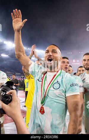 Roma, Italia - Maggio 24 2023 - Fiorentina vs f.c. Finale Internazionale Coppa Italia - d'ambrosio danilo festeggia dopo che f.c. internazionale ha vinto il trofeo Coppa italia 2022-2023 Credit: Kines Milano/Alamy Live News Foto Stock