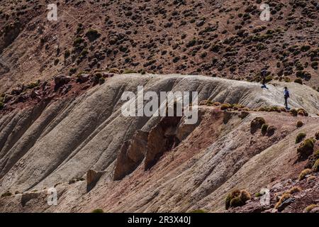 Altopiano di Tarkeddit discesa verso la gola di Arous Foto Stock