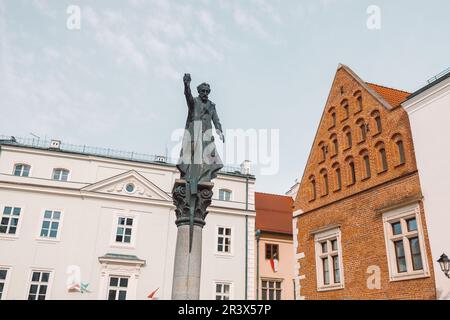 Cracovia, Polonia - 2 maggio 2023: - La Cattedrale di S. Chiesa di Pietro e Paolo con statue di santi sulla via Grodka nella città vecchia di Cracovia. In primo piano Foto Stock